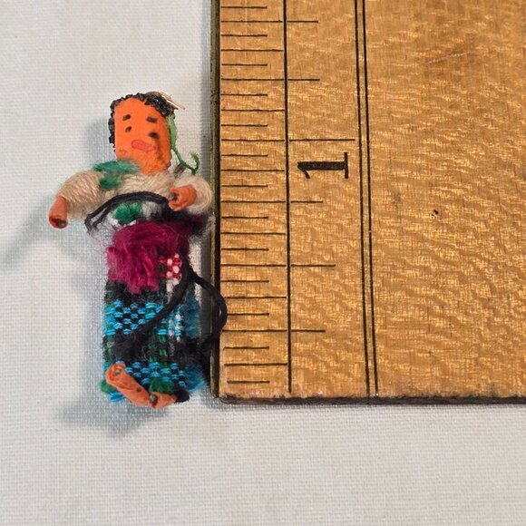 Vintage Guatemalan Worry Dolls Set Handcrafted Folk Art & Painted Box Miniature - Picture 12 of 14